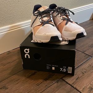 Women’s On Cloudstratus 7.5